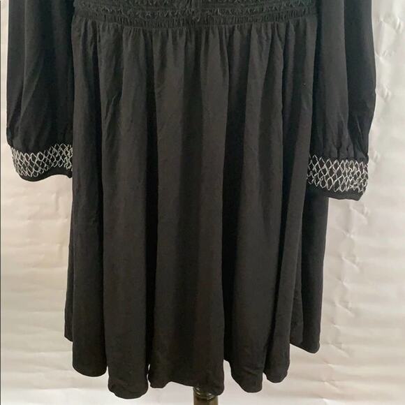 NWT TORRID EMBROIDERY DETAIL‎ BLACK DRESS S… - Picture 3 of 9
